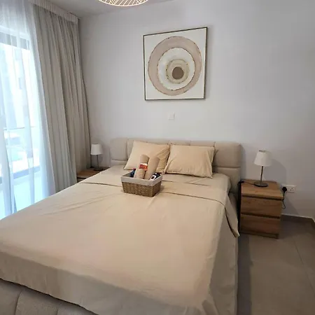 Stunning 2br - Close To & Restaurants Apartment