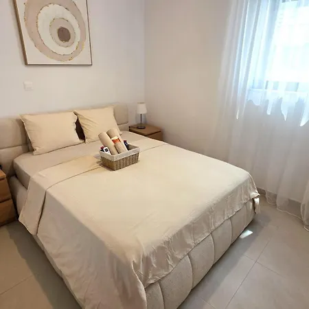 Stunning 2br - Close To & Restaurants Apartment