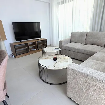 Stunning 2br - Close To & Restaurants Apartment