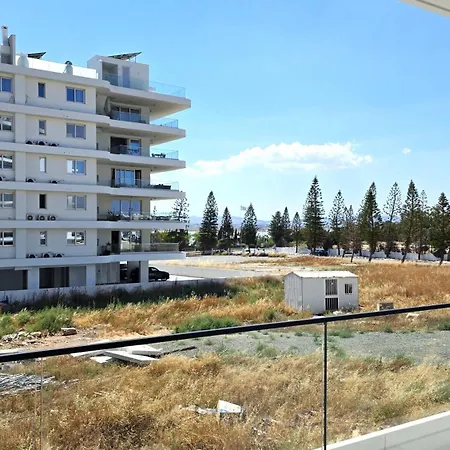 Stunning 2br - Close To & Restaurants Apartment Larnaca